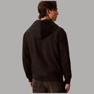 Calvin Klein felpa con zip e cappuccio nera; dettaglio zip e cappuccio, tessuto morbido