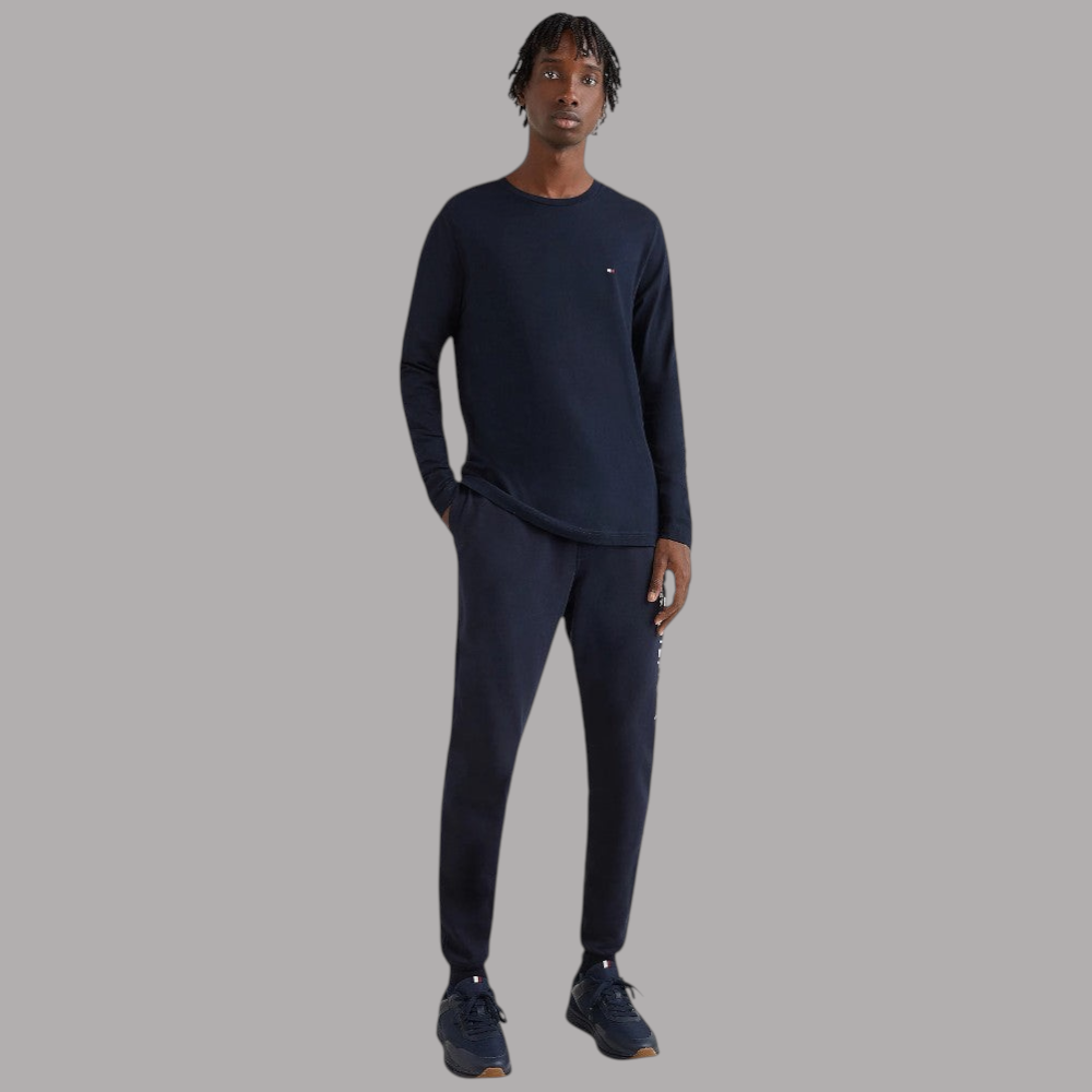 Maglia a maniche lunghe blu scuro con girocollo e logo sul petto