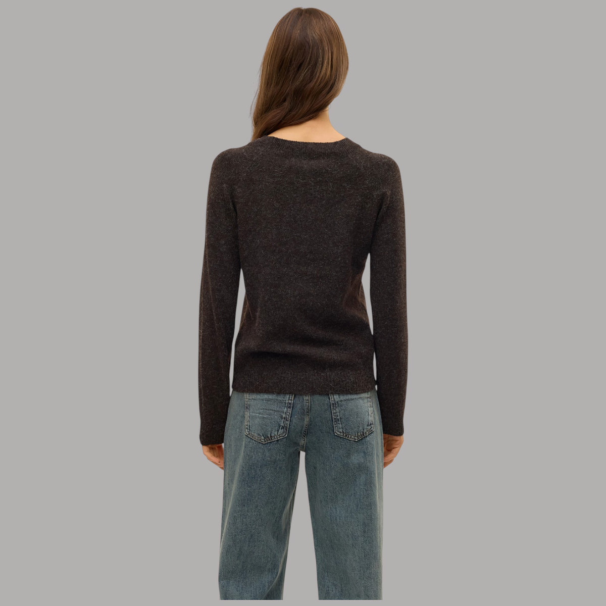 Vero Moda pullover Doffy nero con collo paricollo e texture morbida, vista laterale