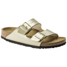 Ciabatte Birkenstock Arizona oro, doppia fascia con fibbie rettangolari e suola zigrinata