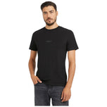 T-shirt nera Guess con logo sul petto, girocollo e maniche corte