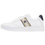 Sneaker bianche con fascia a righe blu scuro e beige e occhielli per lacci