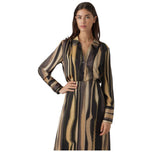 Camicia lunga a righe verticali beige e nere, collo a punta, bottoni frontali.