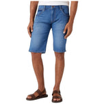 Bermuda jeans blu con passanti e chiusura a bottone.